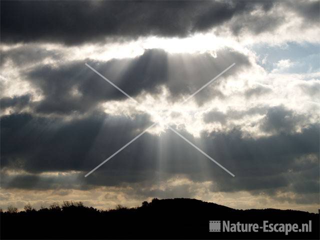 Zonnestralen door wolken NHD Heemskerk 1