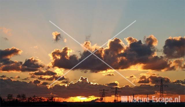 Aangelichte wolken vanaf Busch en Dam