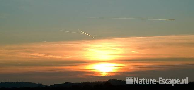 Ondergaande zon bij zweefvliegveld NHD Castricum 1 300109