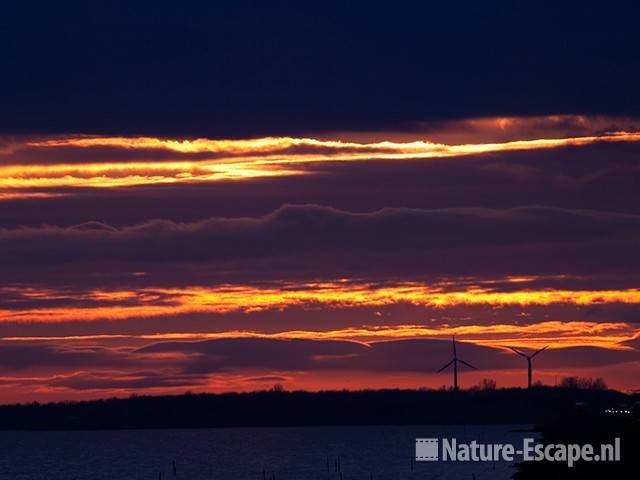 Zonsondergang boven de Afsluitdijk 5 111209