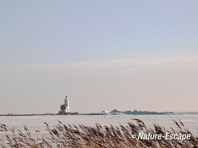 Kruiend ijs, bij Het Paard van Marken, vuurtoren, Markermeer 4 280113