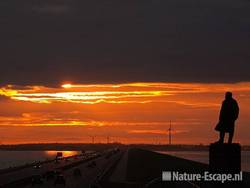 Zonsondergang boven de Afsluitdijk 1 111209