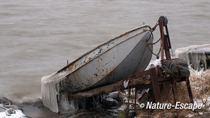 Roeiboot, gedeeltelijk in ijs, Marken 2 190113